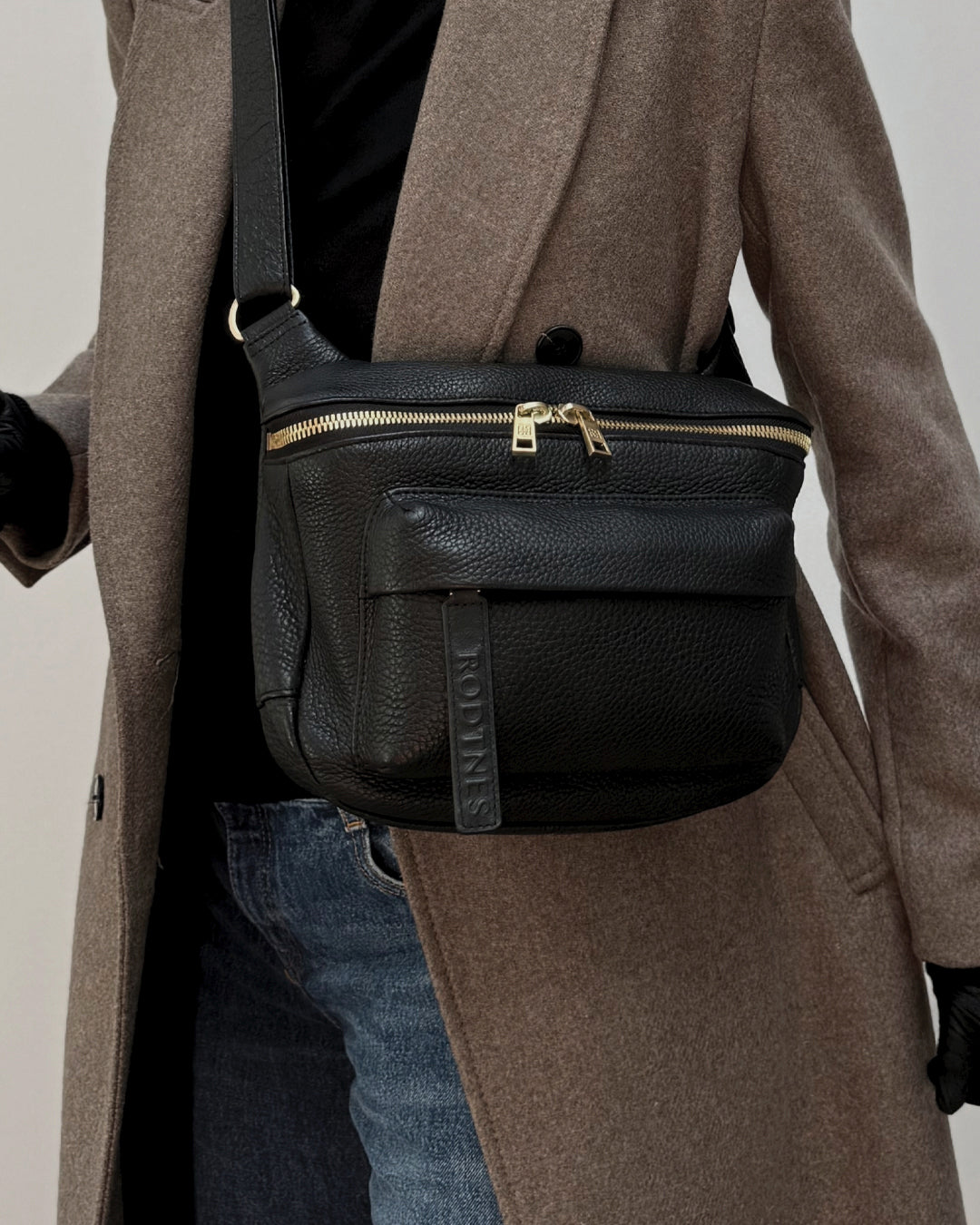 Vesper Bumbag Black | NB. Delivery between 10. and 17. December